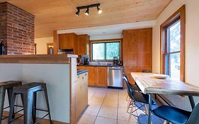 Knotty Pine Lodge